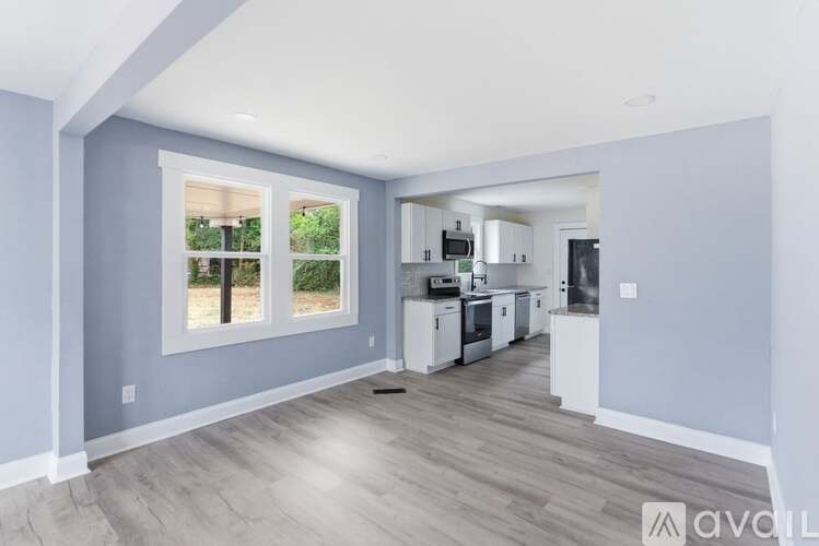 313 Park Avenue West 3 Beds Single Family Home for Rent - Photo gallery 5