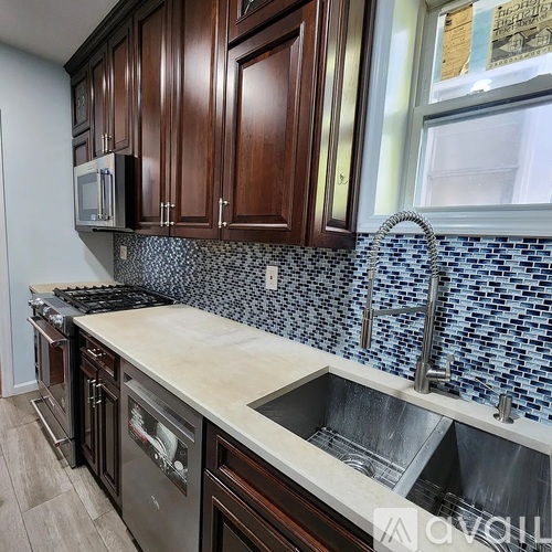 317 E 201st St 3 Beds Apartment for Rent - Photo gallery 4