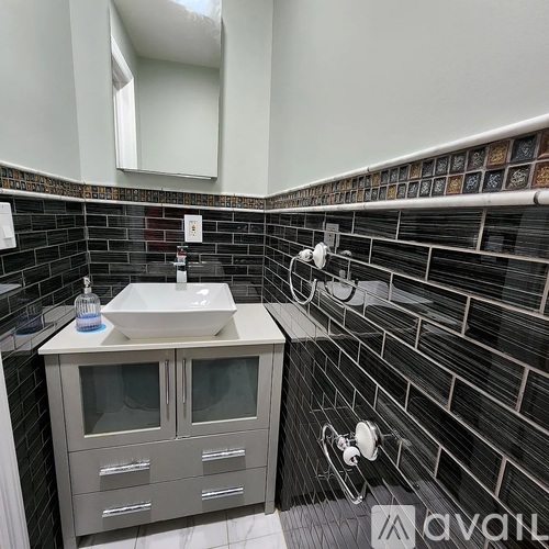 317 E 201st St 3 Beds Apartment for Rent - Photo gallery 5