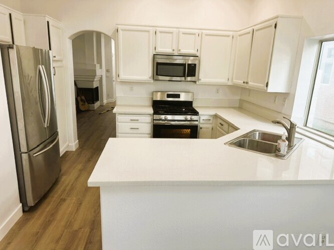 Hillpointe Rd. And Spring Gate 3 Beds Single Family Home for Rent - Photo gallery 3