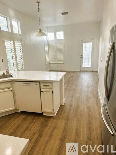 Hillpointe Rd. And Spring Gate 3 Beds Single Family Home for Rent - Photo gallery 4