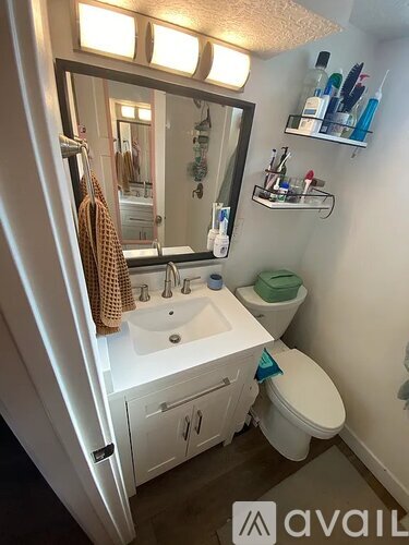 3098 South Kenwood Street 2 Beds Single Family Home for Rent - Photo gallery 3
