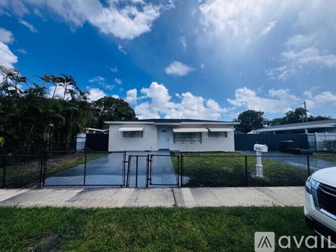 570 West 39Th Street 3 Beds Apartment for Rent