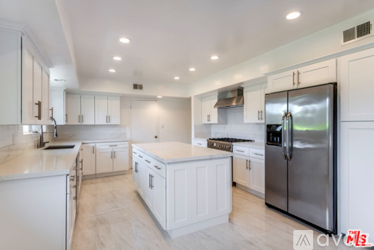 3318 Dona Maria Drive 4 Beds Single Family Home for Rent - Photo gallery 2