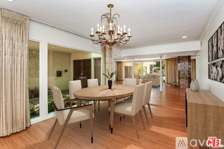 A dining room with a round table and chairs.