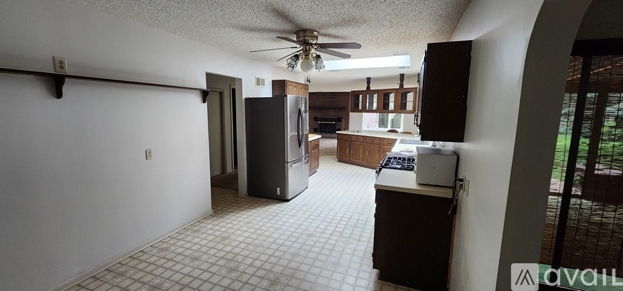 198 East Park Avenue 3 Beds Single Family Home for Rent - Photo gallery 5