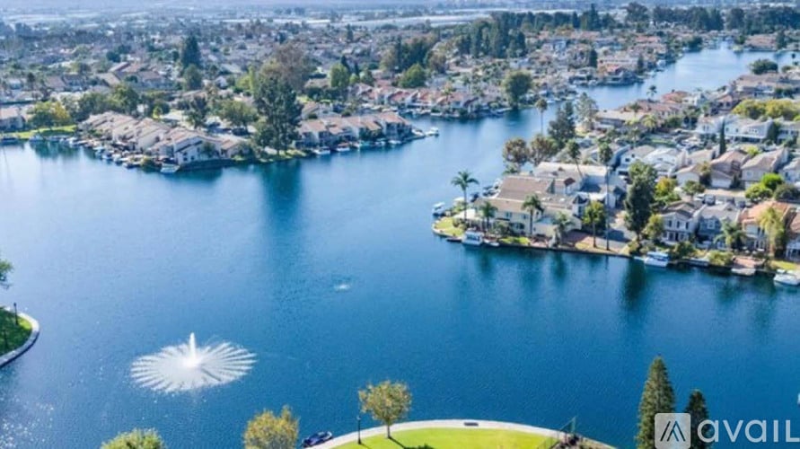 A lake surrounded by houses and trees.