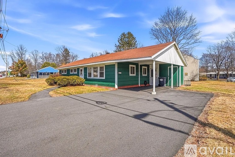 25 Lyman Street 3 Beds Single Family Home for Rent - Photo gallery 5