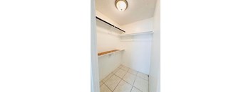 2/2 898 sqft