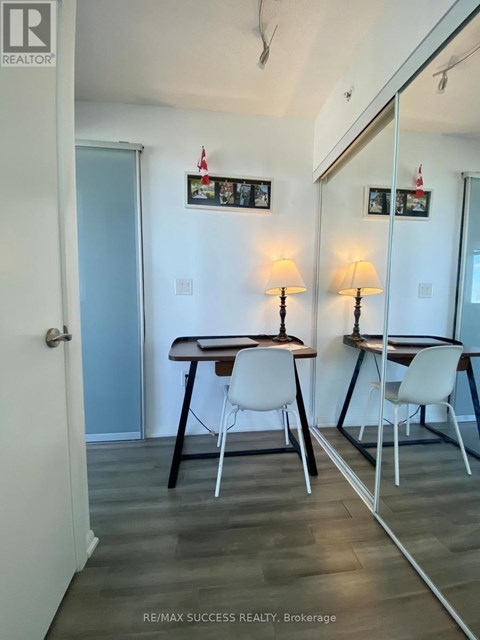 A room with a desk and chairs in it.