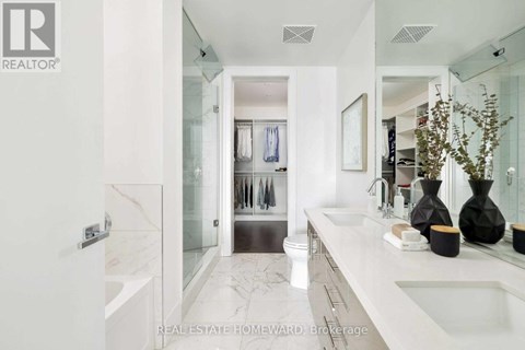1015 - 29 QUEENS QUAY E 2 Beds Apartment for Rent