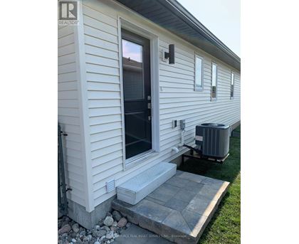 B - 120 SIENNA AVENUE 2 Beds House for Rent - Photo gallery 3