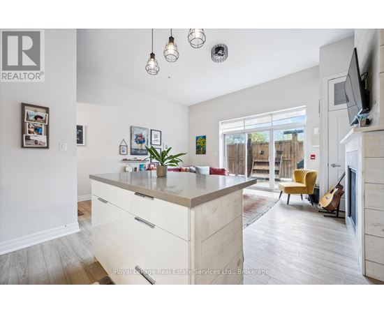 106 - 459 KERR STREET 2 Beds Apartment, Condo, Home for Rent - Photo gallery 5