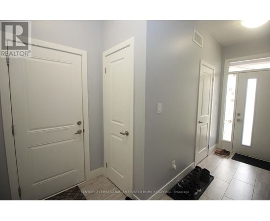 96 - 2070 MEADOWGATE BOULEVARD 3 Beds Condo, Home, Townhouse for Rent - Photo gallery 4