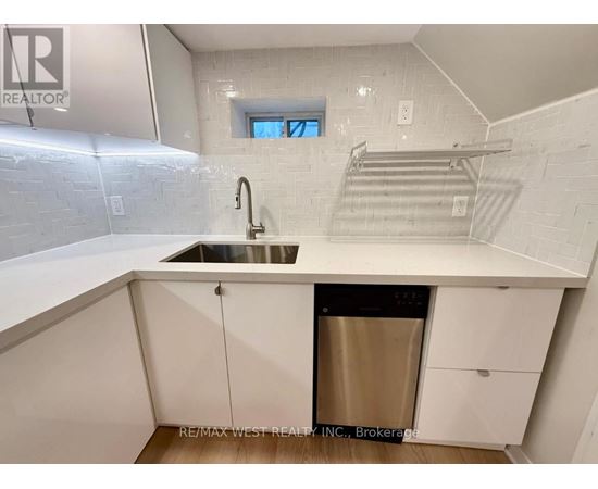 BSMT - 10 VIMY AVENUE 1 House for Rent - Photo gallery 3