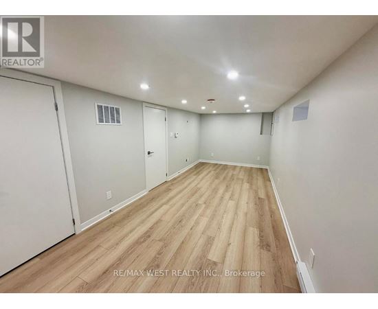 BSMT - 10 VIMY AVENUE 1 House for Rent - Photo gallery 4