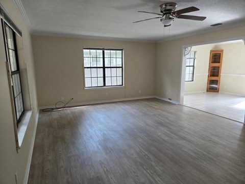 R658 - 5771 Helen Street 3 Beds Apartment for Rent