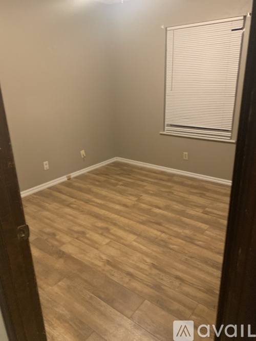 307 E 24th St 3 Beds Single Family Home for Rent - Photo gallery 3