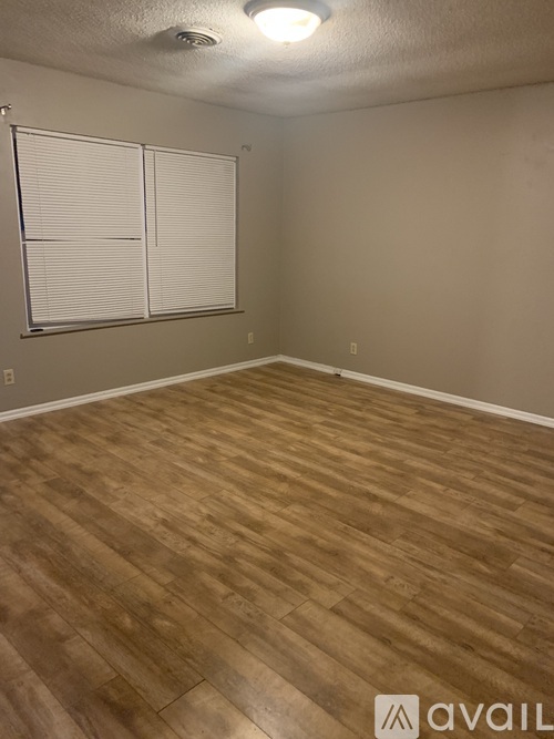 307 E 24th St 3 Beds Single Family Home for Rent - Photo gallery 4
