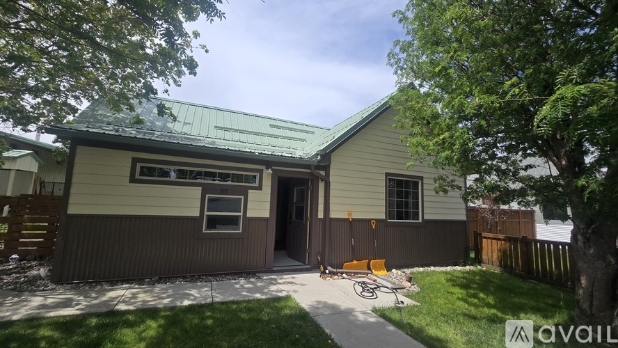 717 Grant Ave S 2 Beds Single Family Home for Rent - Photo gallery 1
