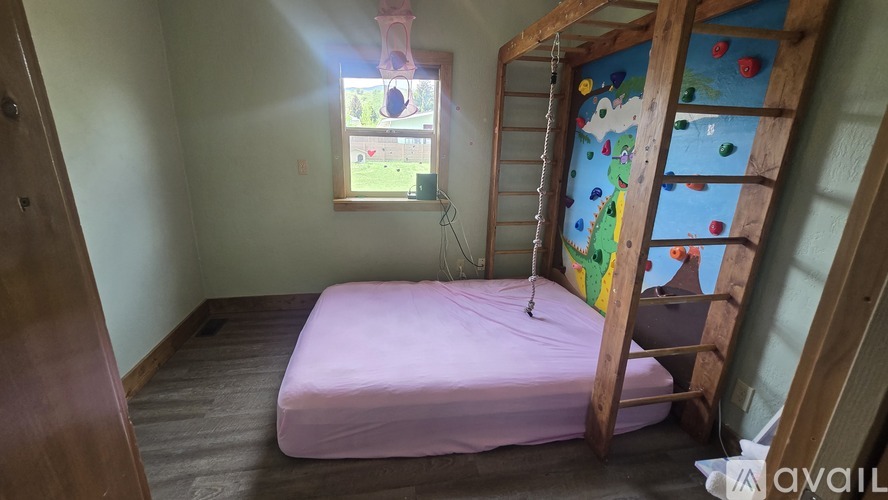 717 Grant Ave S 2 Beds Single Family Home for Rent - Photo gallery 3