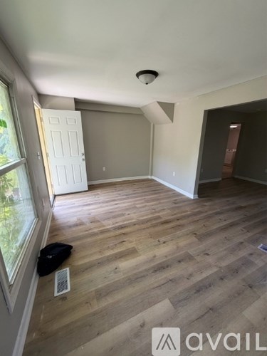319 W Washington St 2 Beds Apartment for Rent