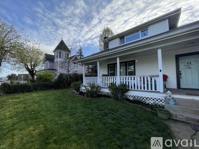 645 Juniper Street 5 Beds Single Family Home for Rent - Photo gallery 1