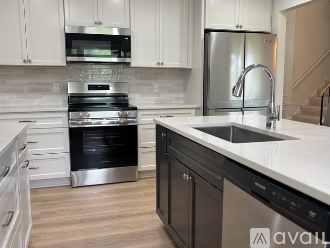 17836 Kingswood Dr 4 Beds Single Family Home for Rent - Photo gallery 3