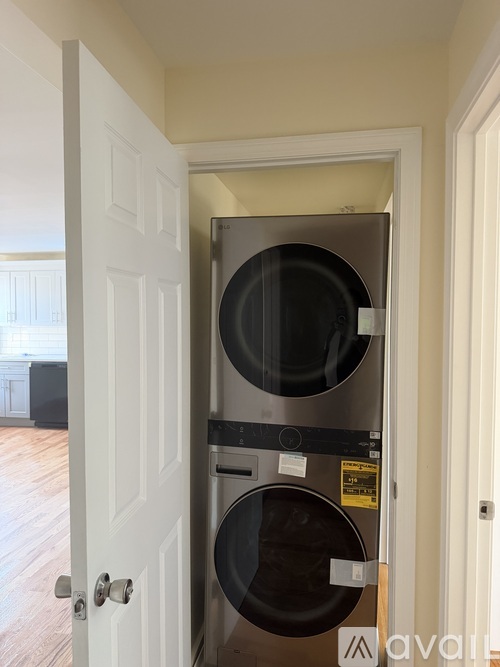 526 Chapel Street 3 Beds Townhouse for Rent - Photo gallery 3