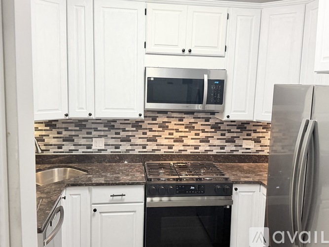 902 West Winona Street 2 Beds Condo for Rent - Photo gallery 1
