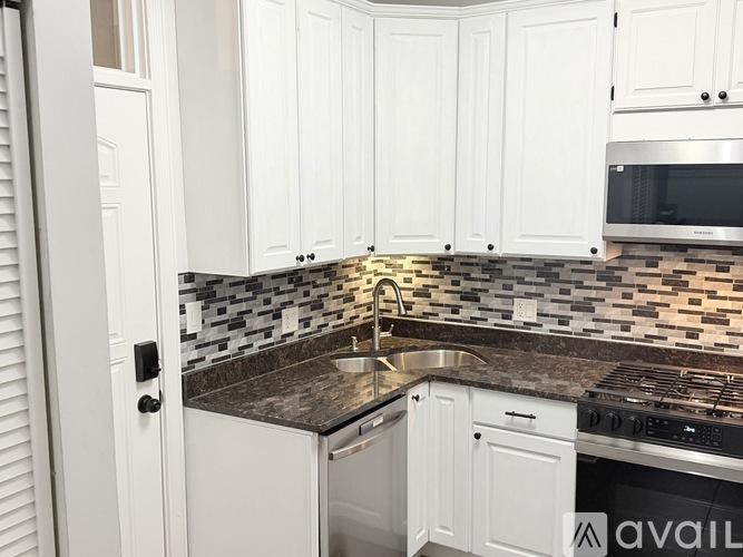902 West Winona Street 2 Beds Condo for Rent - Photo gallery 4
