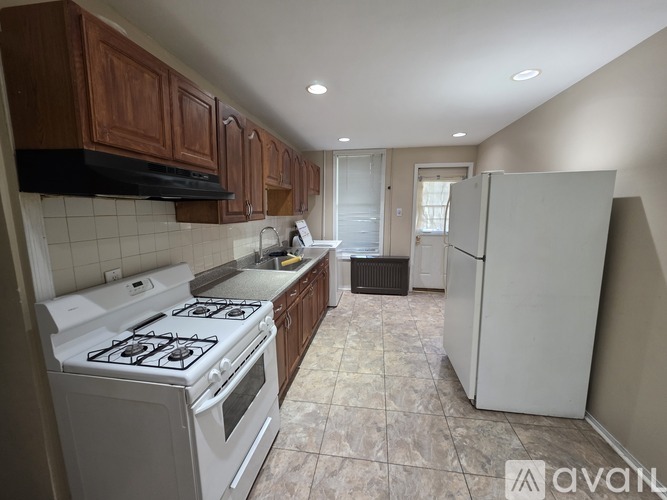 17 Orient Avenue 2 Beds Townhouse for Rent - Photo gallery 2