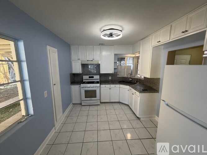 537 West Mariposa Street 3 Beds Single Family Home for Rent - Photo gallery 2