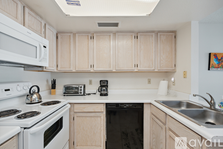 11011 N 92nd St 2 Beds Townhouse for Rent - Photo gallery 5