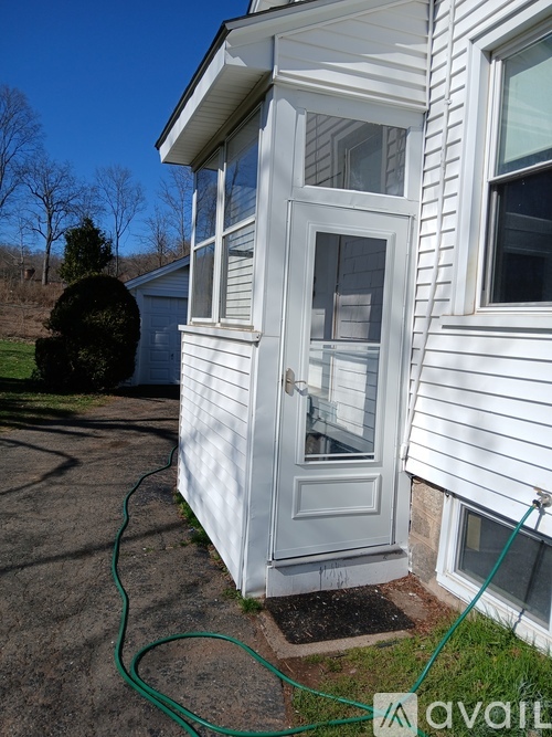 293 Foxon Road 2 Beds Single Family Home for Rent - Photo gallery 4