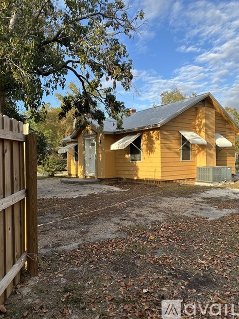 2104 North Lockwood Ridge Road 2 Beds Apartment for Rent
