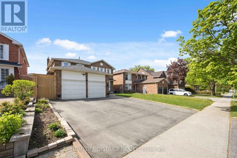 579 SHEPPARD AVENUE 3 Beds Apartment for Rent