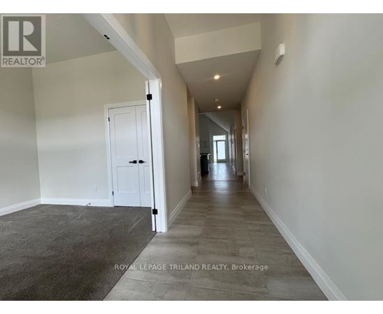 49 - 63 COMPASS TRAIL 2 Beds Condo, Home for Rent - Photo gallery 3