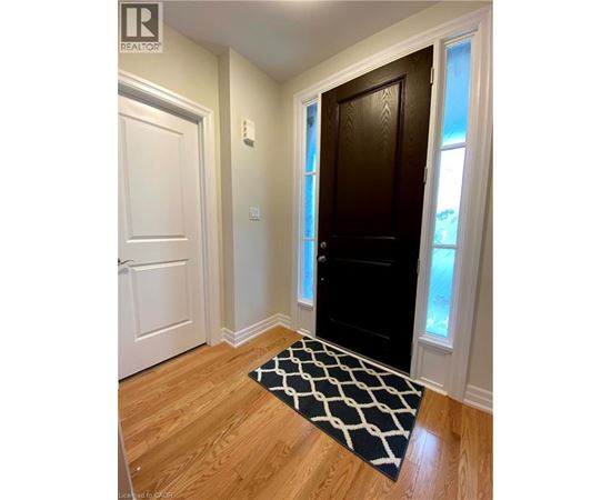 44 WINDSOR Circle 3 Beds Condo, Home, Townhouse for Rent - Photo gallery 3
