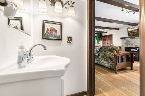 2726 View Dr., Main House 3 Beds Apartment for Rent