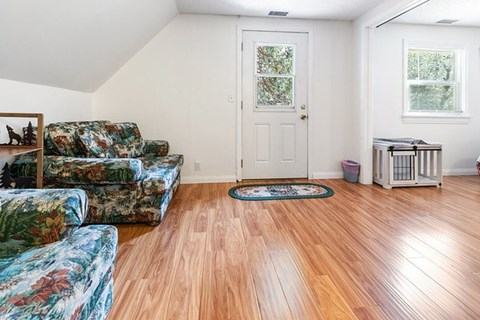 2726 View Dr., Main House 3 Beds Apartment for Rent