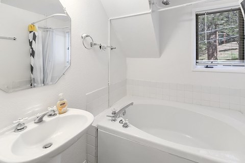 2726 View Dr., Main House 3 Beds Apartment for Rent