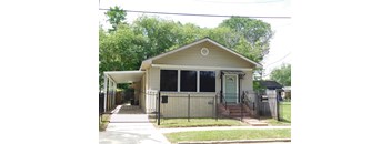 3/2 2200 sqft