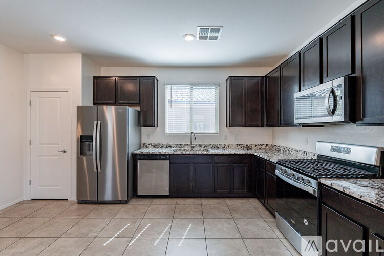 908 W Calle Sucre 3 Beds Single Family Home for Rent - Photo gallery 4