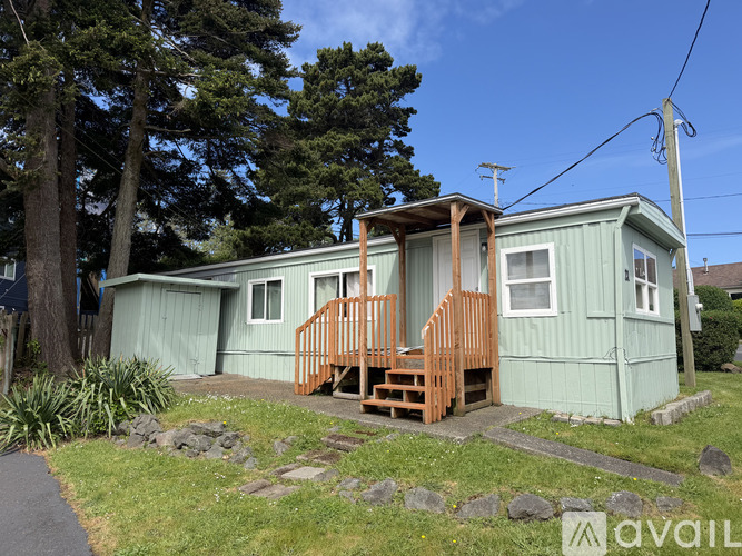2200 NE Holmes Rd 2 Beds Apartment for Rent - Photo gallery 1