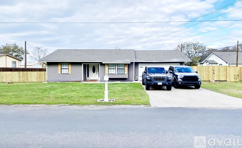 1032 Greg St 2 Beds Single Family Home for Rent - Photo gallery 1