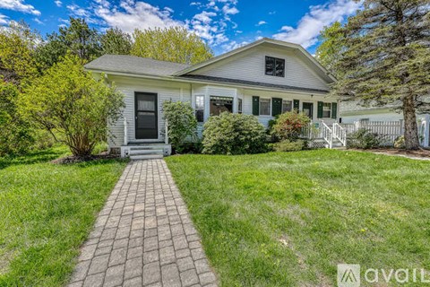 66 Riverbank Rd 3 Beds Apartment for Rent
