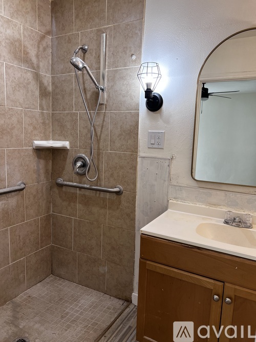 724 South Elm Street 1 Apartment for Rent - Photo gallery 2