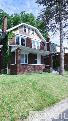 988 Linwood Ave 4 Beds Apartment for Rent