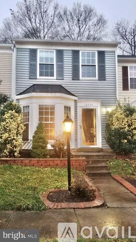 14759 Basingstoke Loop 2 Beds Townhouse for Rent - Photo gallery 1